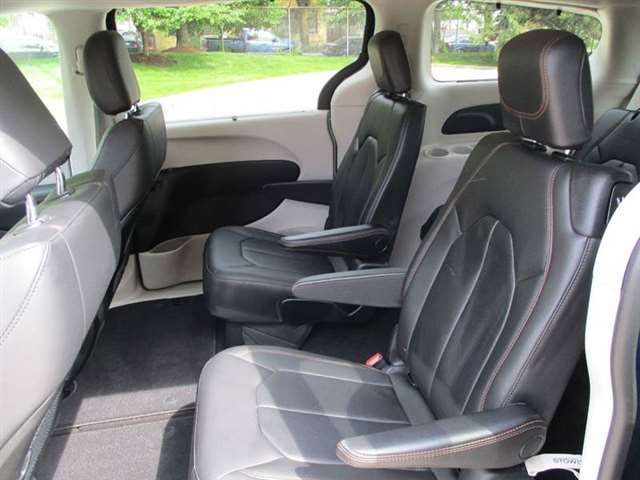 2017 Chrysler Pacifica Touring-L 4dr Mini-Van